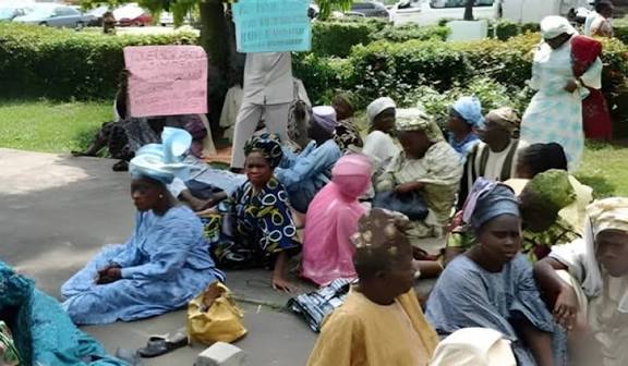Nigerian pensioners threaten naked protest over unpaid pensions