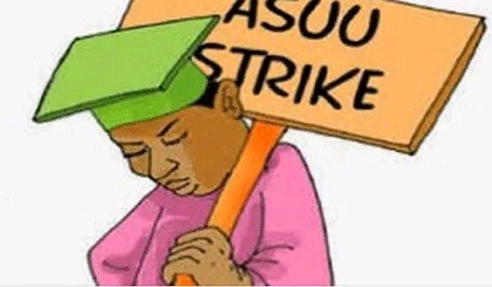 ASUU President Chris Piwuna addresses journalists after calling off the union’s two-week warning strike.